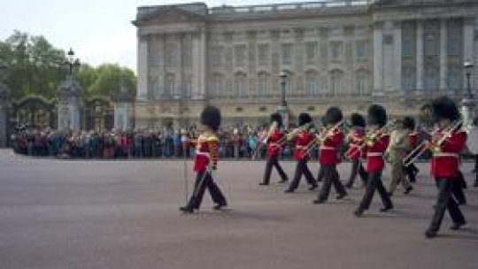 Londra: posibil atac la forţele de ordine din faţa Palatului Buckingham