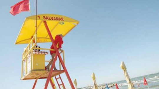 Vânt puternic pe Litoral şi interdicţie de a intra în apă, cu steag roşu