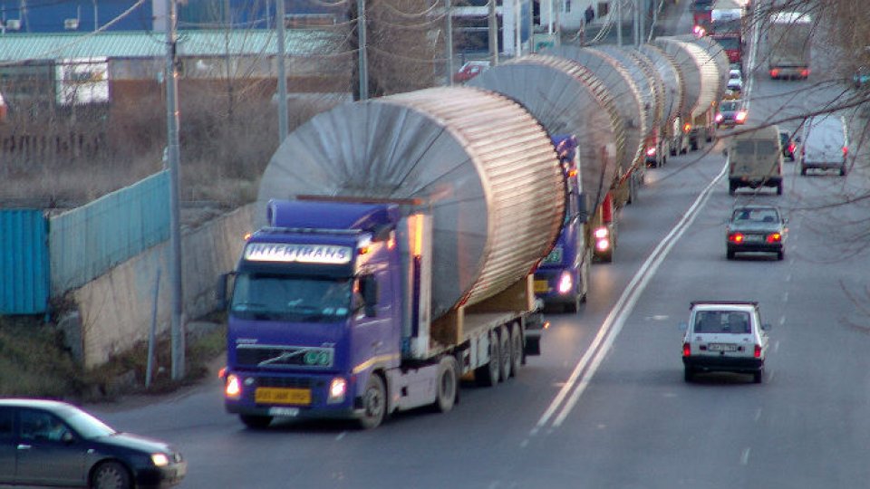 Un transport de 180 tone a plecat de la Buzău cu destinaţia Constanţa-Port