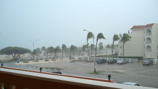 Uraganul Irma îşi pierde din intensitate