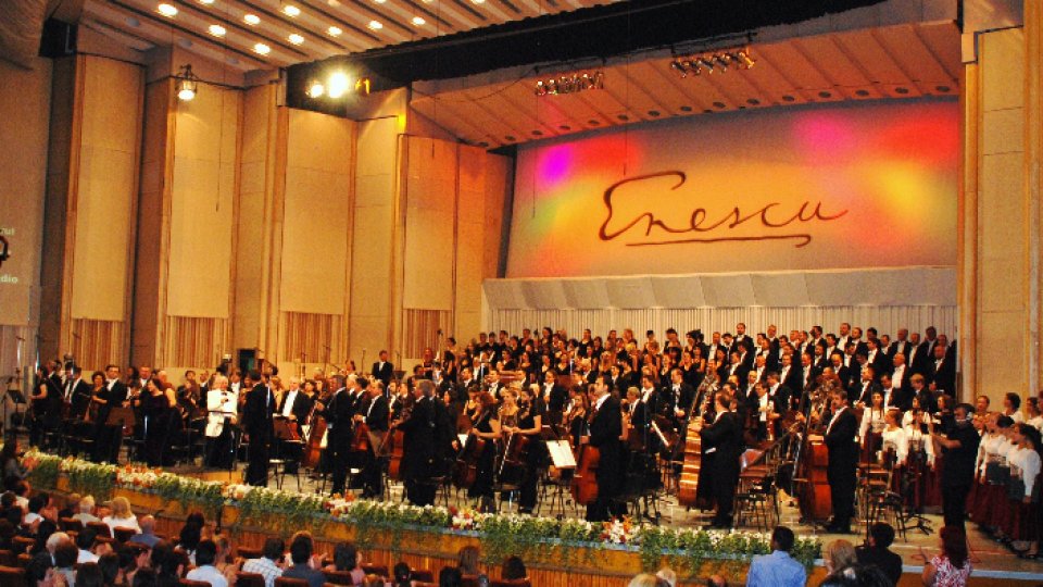 Dirijorul Orchestrei Naţionale a Franţei vorbeşte despre România