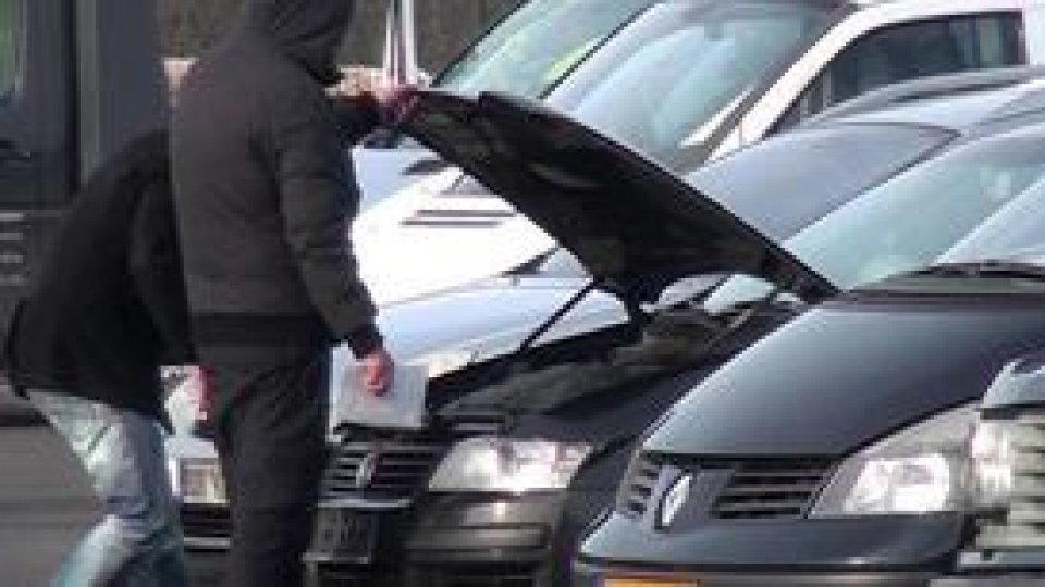 Arad: Una din două maşini aduse de afară "nu trece inspecţia tehnică"