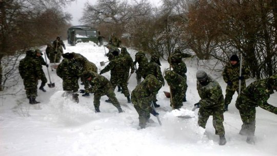 Armata pregătită să intervină dacă vremea se înrăutăţeşte