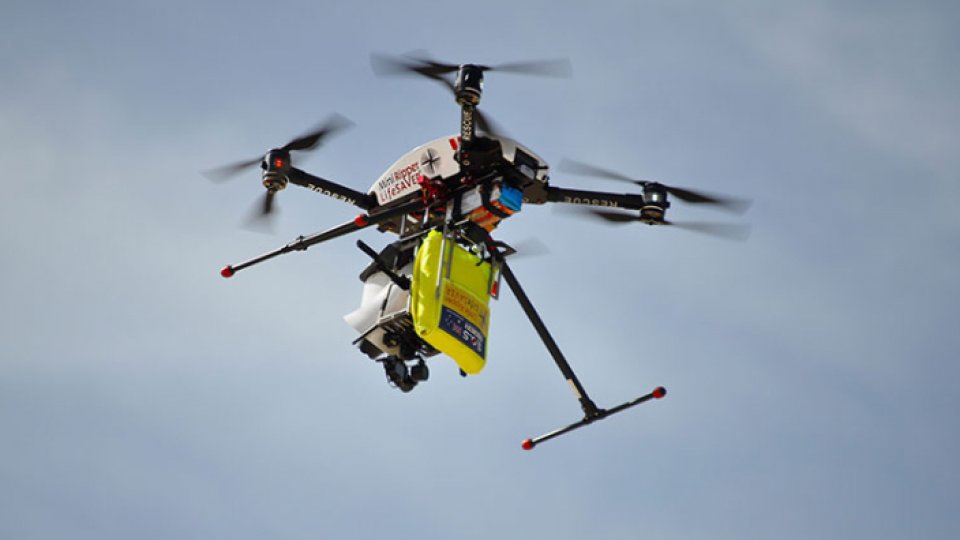 Doi adolescenţi salvaţi de o dronă "salvamar" în Australia