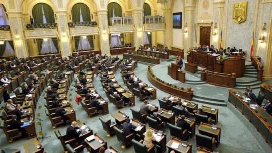 Luni, sesiune extraordinară parlamentară pentru învestitura noului guvern