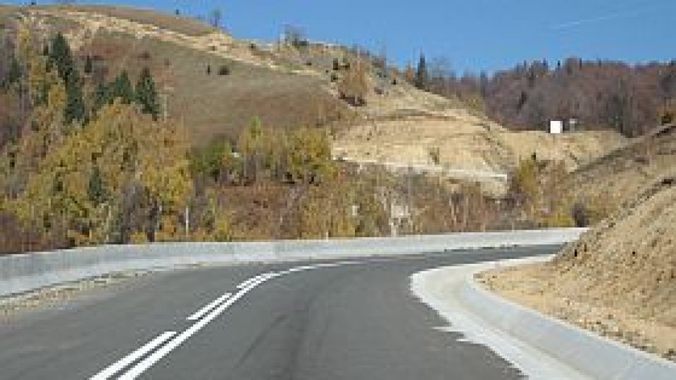 Tronsonul Rânca-Obârşia Lotrului de pe Transalpina se închide de luni seară