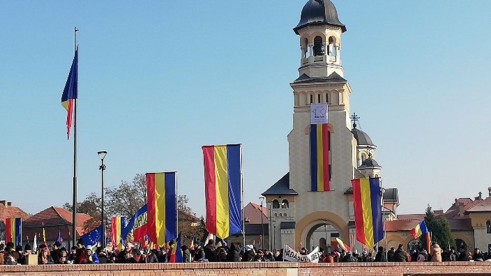 Zeci de mii de oameni au participat la evenimentele de la Alba Iulia