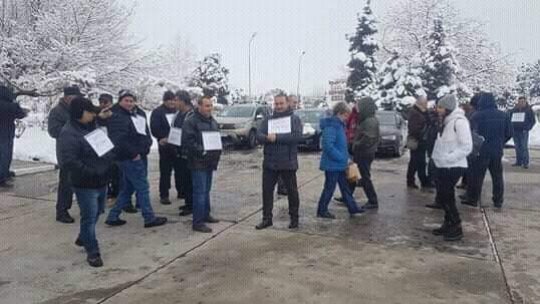 Mai mulţi angajaţi de la Combinatul Oltchim continuă greva foamei