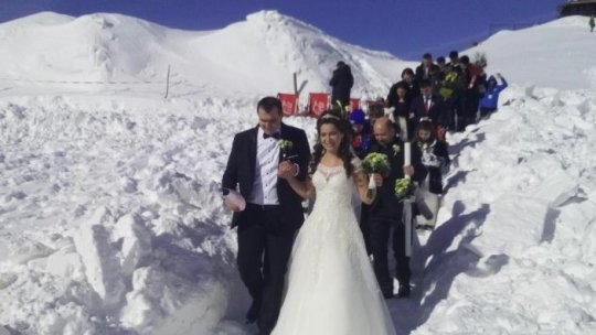 FOTO: Căsătorie în Biserica de gheață