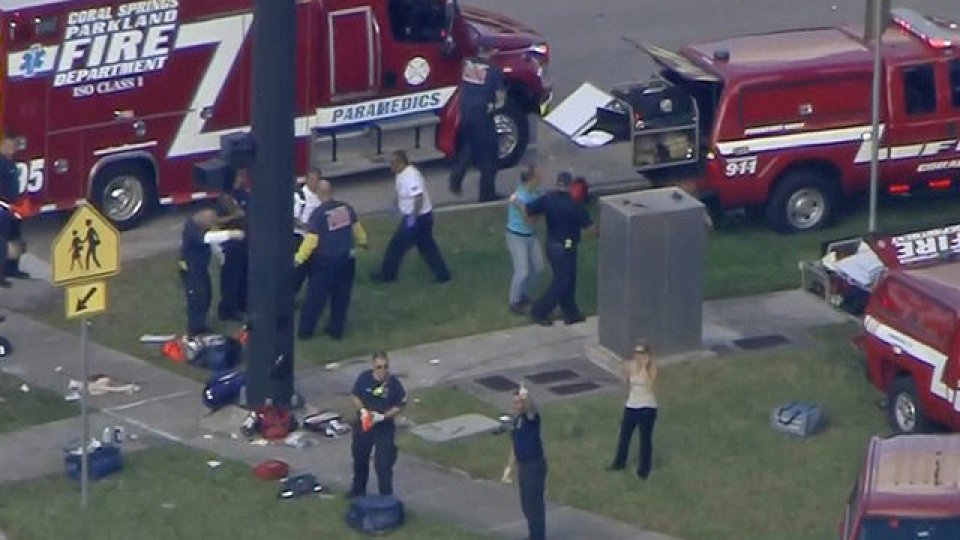 Atac armat în SUA, 17 persoane ucise