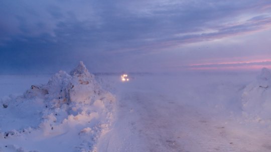 Codurile de ninsori, viscol şi ger se prelungesc