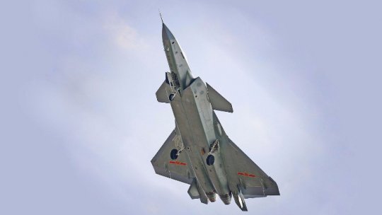 Armata chineză are un avion de vânatoare invizibil radar, J-20