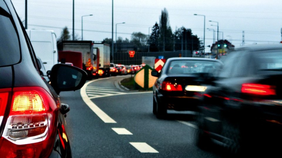 Trafic blocat din cauza unui accident rutier în Râmnicu Vâlcea