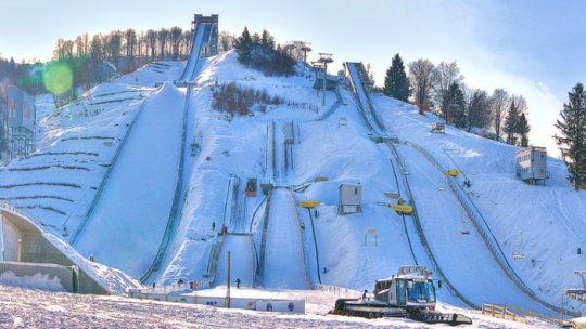 Cele mai bune săritoare cu schiurile vin la Cupa Mondială de la Râşnov