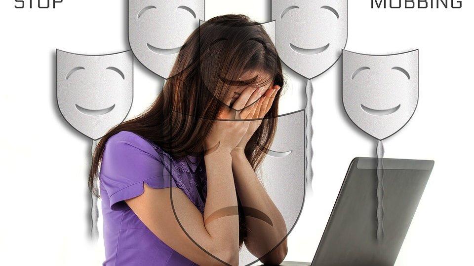 Aplicaţie care blochează expresiile jignitoare pe internet