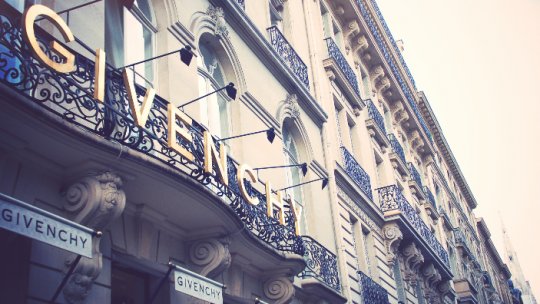 Creatorul francez de modă, Hubert de Givechy, a murit