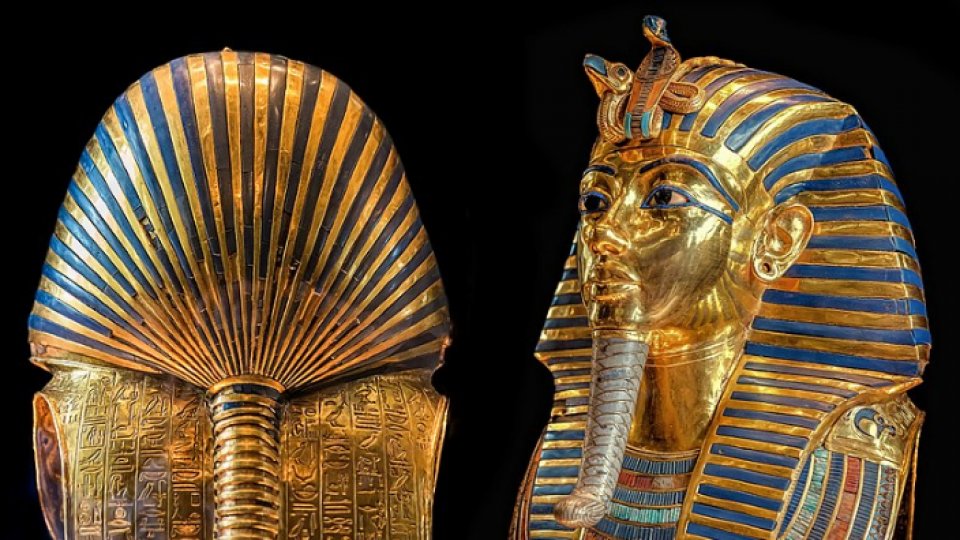 Masca Faraonului Tutankhamon expusă la Biblioteca Naţională 
