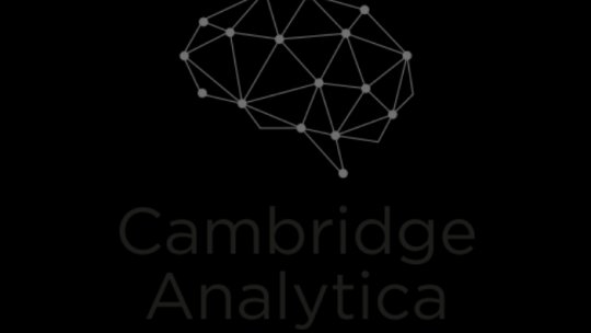 Directorul firmei Cambridge Analytica a fost suspendat din funcţie