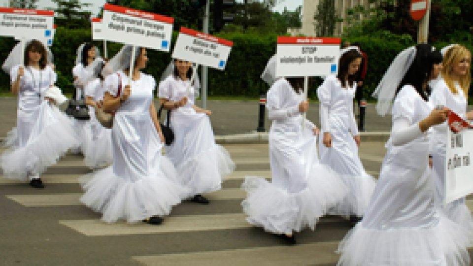 Flashmob la MAI pentru protecţia pentru victimele violenţei domestice