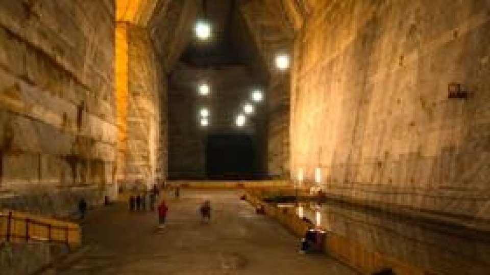 Microbuz răsturnat in tunelul de acces al salinei Slănic Prahova