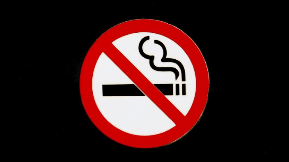 Medicii spun că ar trebui interzise ţigările electronice în spaţiul public