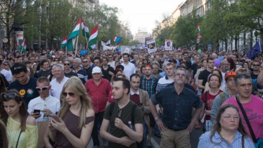 Zeci de mii de oameni au demonstrat la Budapesta