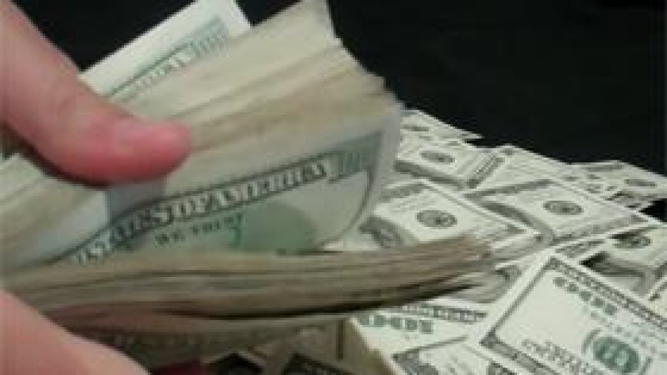 Românii din străinătate au trimis acasă aproape 5 miliarde de dolari