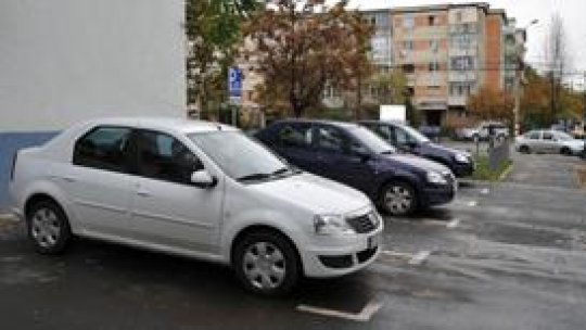Parcările dintre blocurile din Timişoara- folosite doar de localnici