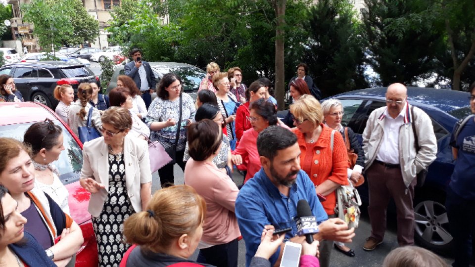 Serviciile medicale și medicamentele se acordă, temporar, în regim offline