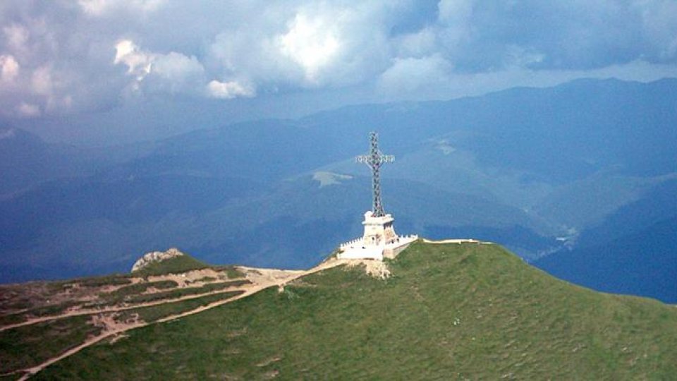 Crucea de pe Caraiman, din munţii Bucegi, va fi restaurată
