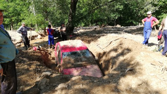 În urma viiturilor: Situaţie de criză în comuna Vaideeni din judeţul Vâlcea