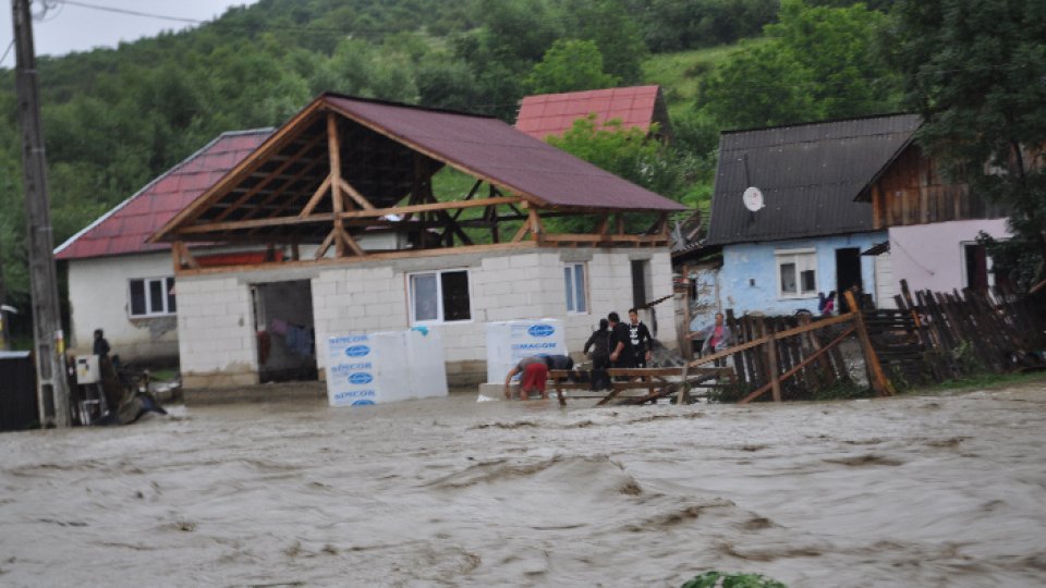 Cod portocaliu de inundaţii  pe mai multe râuri din Alba