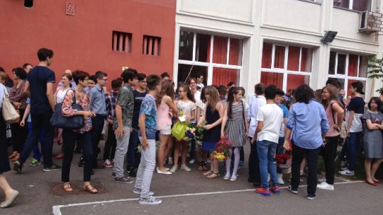 Scade numărul de elevi şi studenţi în România