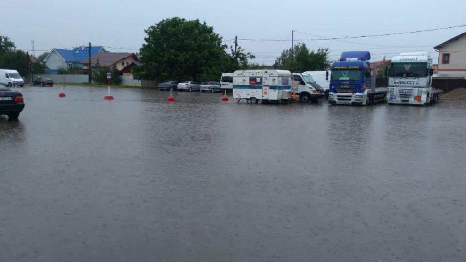 Atenţionare de ploi abundente până joi la ora 23 în mai multe judeţe