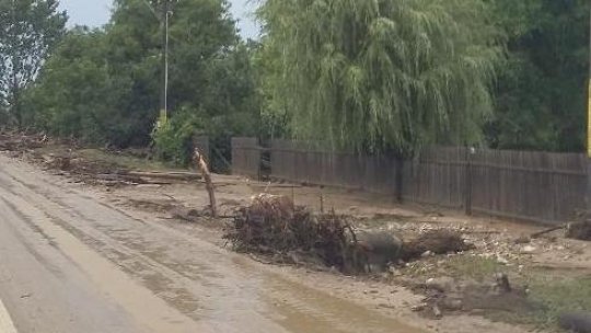 Vrancea: DJ 205M distrus la Nistorești, alte drumuri acoperite de aluviuni 