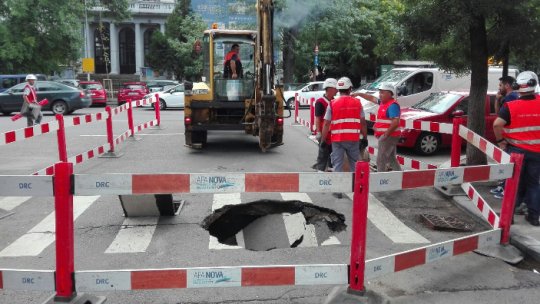 Bucureşti: Carosabil surpat în urma ploilor