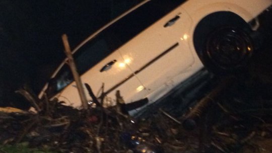 Localităţi afectate de vânt, ploi abundente şi scurgeri pe versanţi