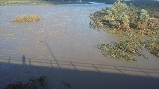 Coduri de inundaţii pe mai multe râuri până la orele 2.00 şi 3.00