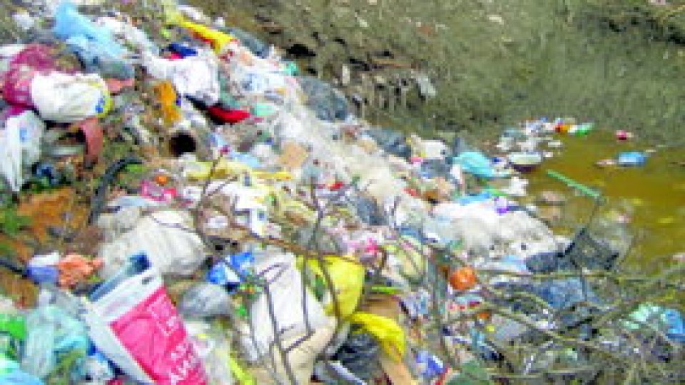 Situaţia lacului Bicaz este intolerabilă, consideră ministrul Mediului