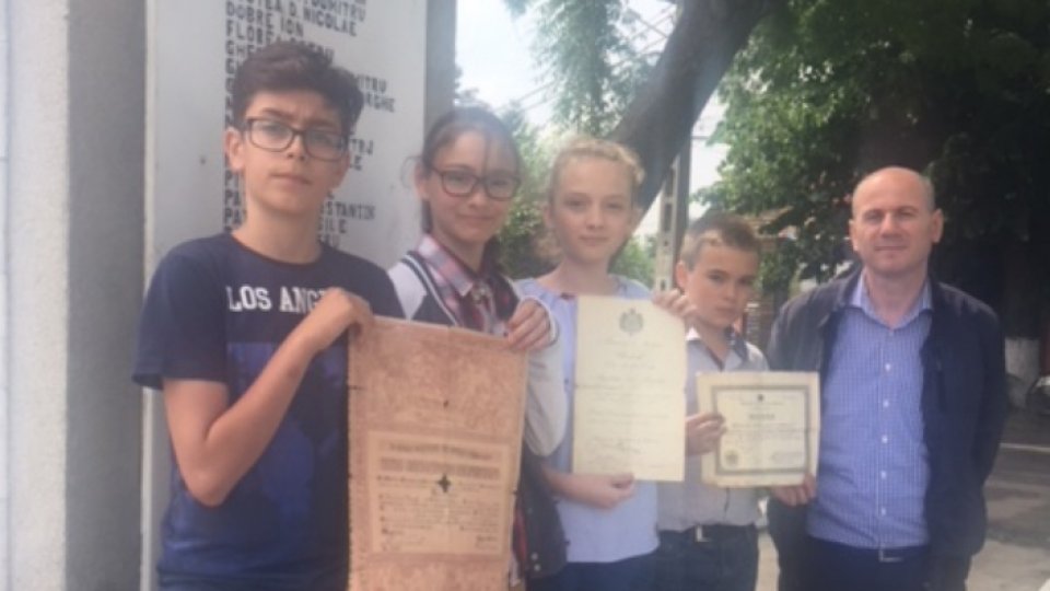 PE URMELE EROILOR... LA MONUMENT