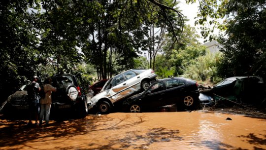 În Grecia, ploile torenţiale au afectat cartierele din nordul capitalei