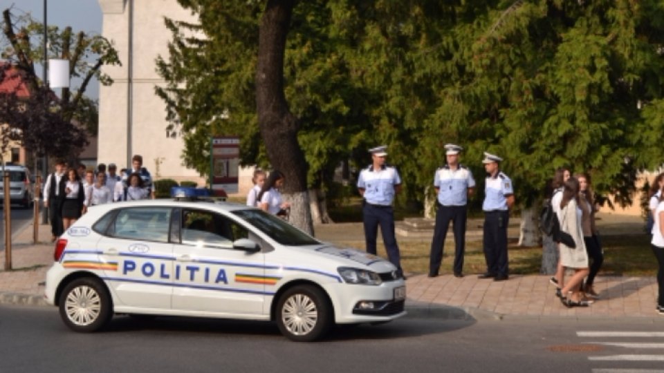 Zeci de protestatari la sediul Brigăzii Rutiere a capitalei