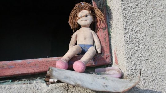 În orfelinatele din România "sunt mai puţin de opt mii de copii"