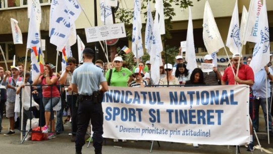 Angajaţii de la bazele MTS au reluat protestele
