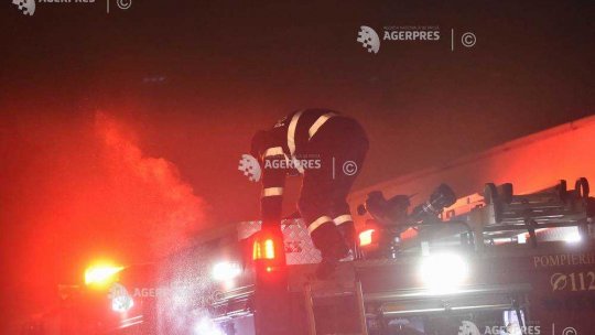 Incendiu puternic la Cernavodă într-o tabără de case sociale