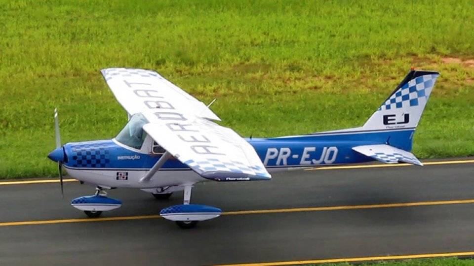 Miting aviatic anulat: Un pilot a decedat după ciocnirea a două avioane