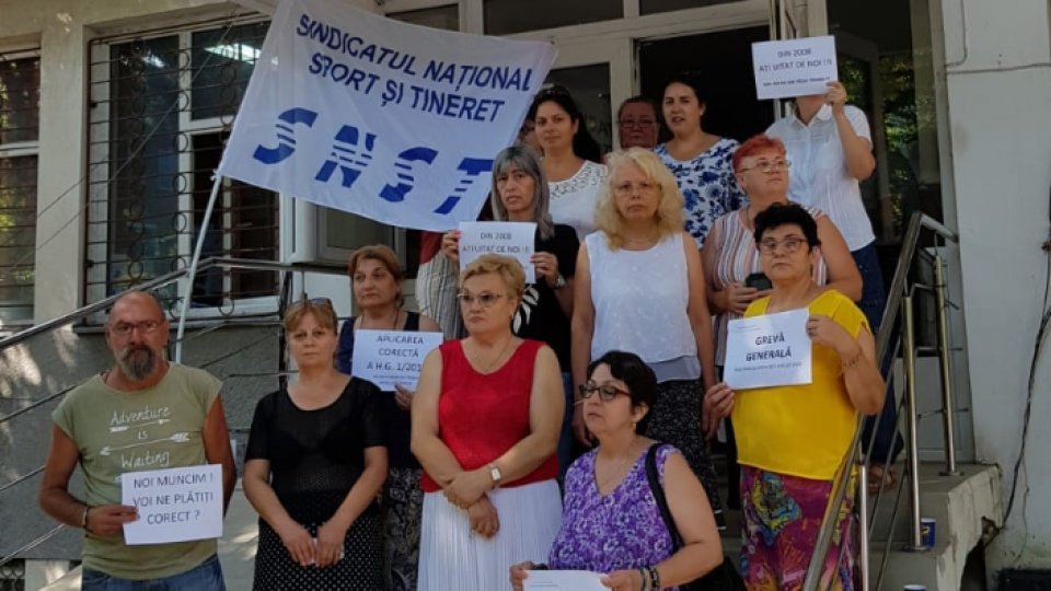 Grevă generală a salariaţilor din Ministerul Tineretului şi Sportului