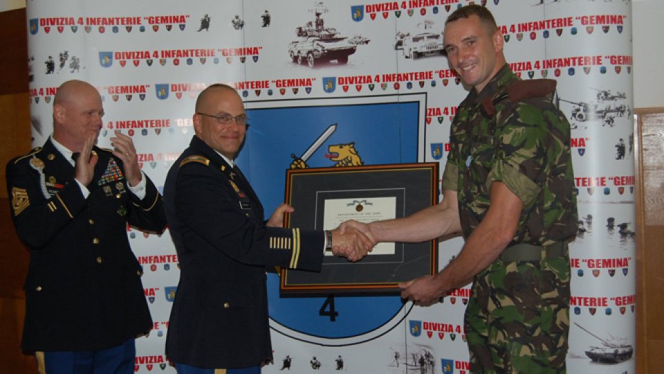 Romanian officer awarded US Army Achievement Medal