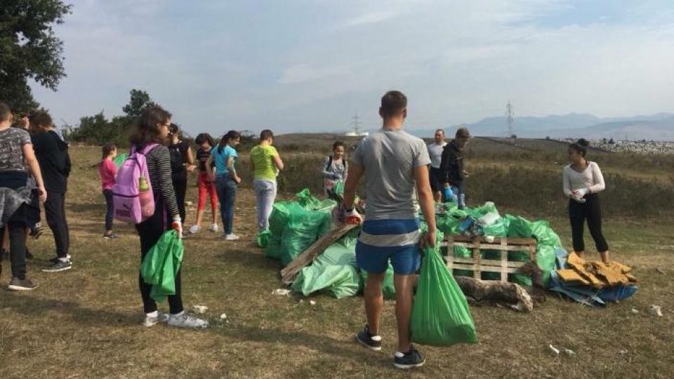 Amplă acţiune de ecologizare în cadrul campaniei "Let’s Do It, România!"