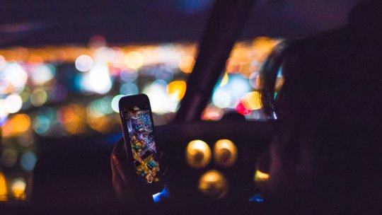 Mobilul ar putea fi interzis la volan